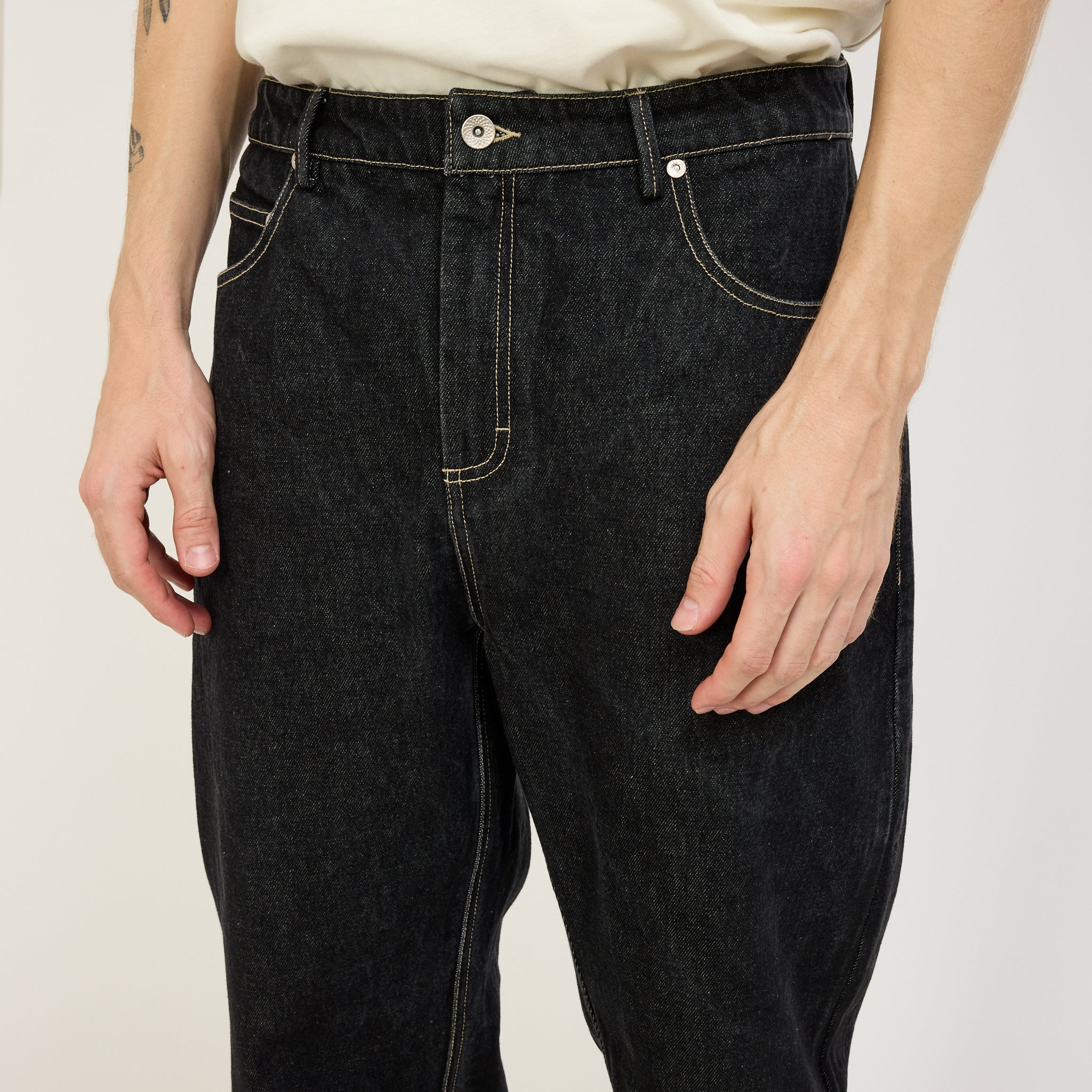 Barrel Leg Jean Black Washed Denim - Image 5