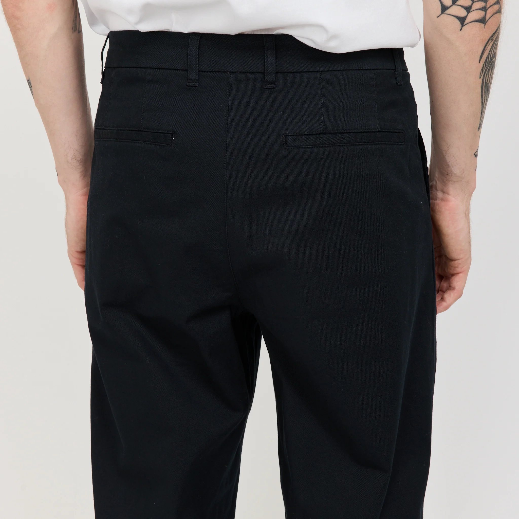 Benn Relaxed Twill Pleated Trouser Black - Image 2