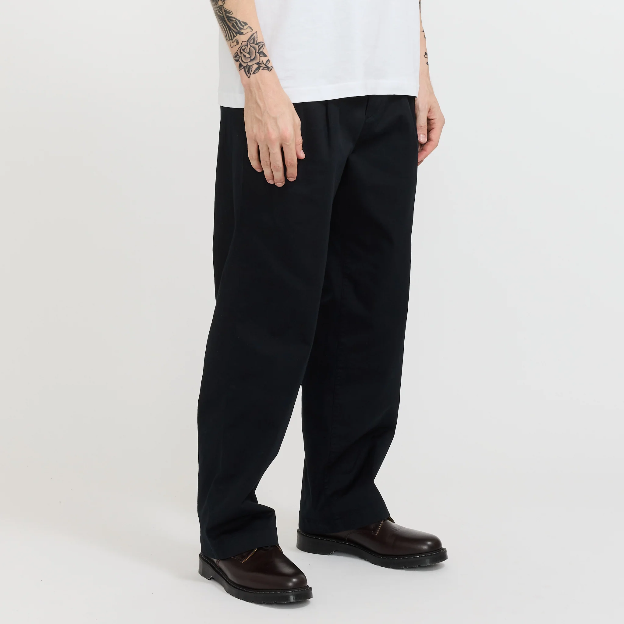 Benn Relaxed Twill Pleated Trouser Black - Image 5