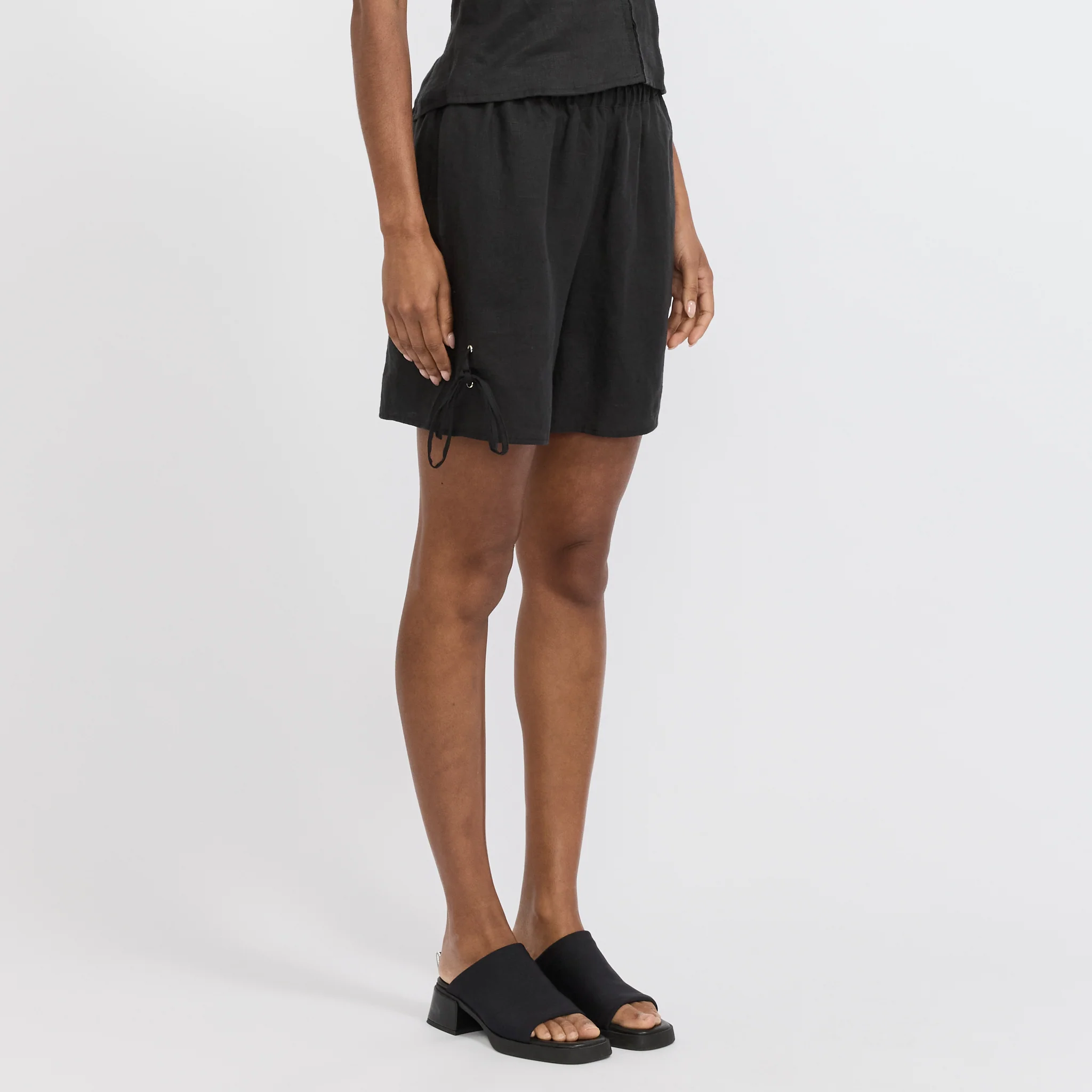 Eyelet Short Black - Image 3