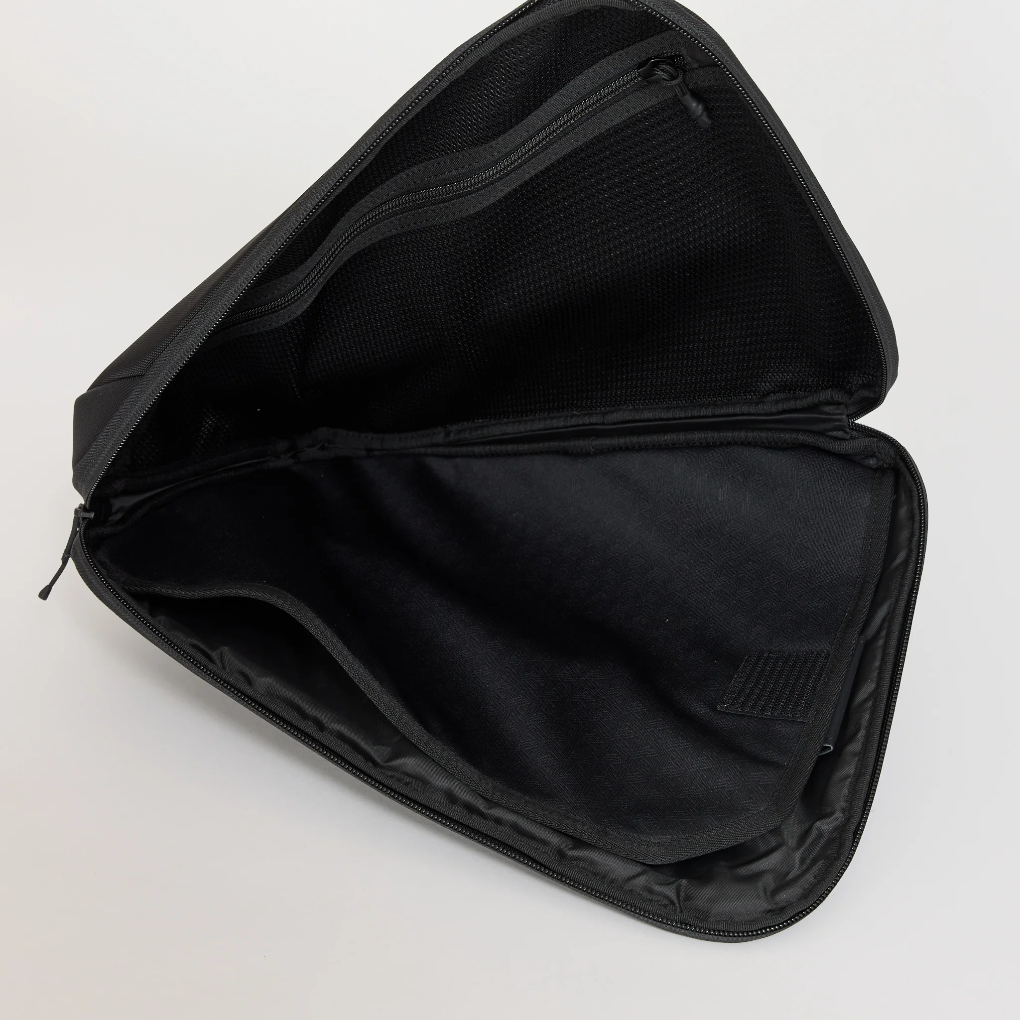 PC Holder 13 Black - Image 3