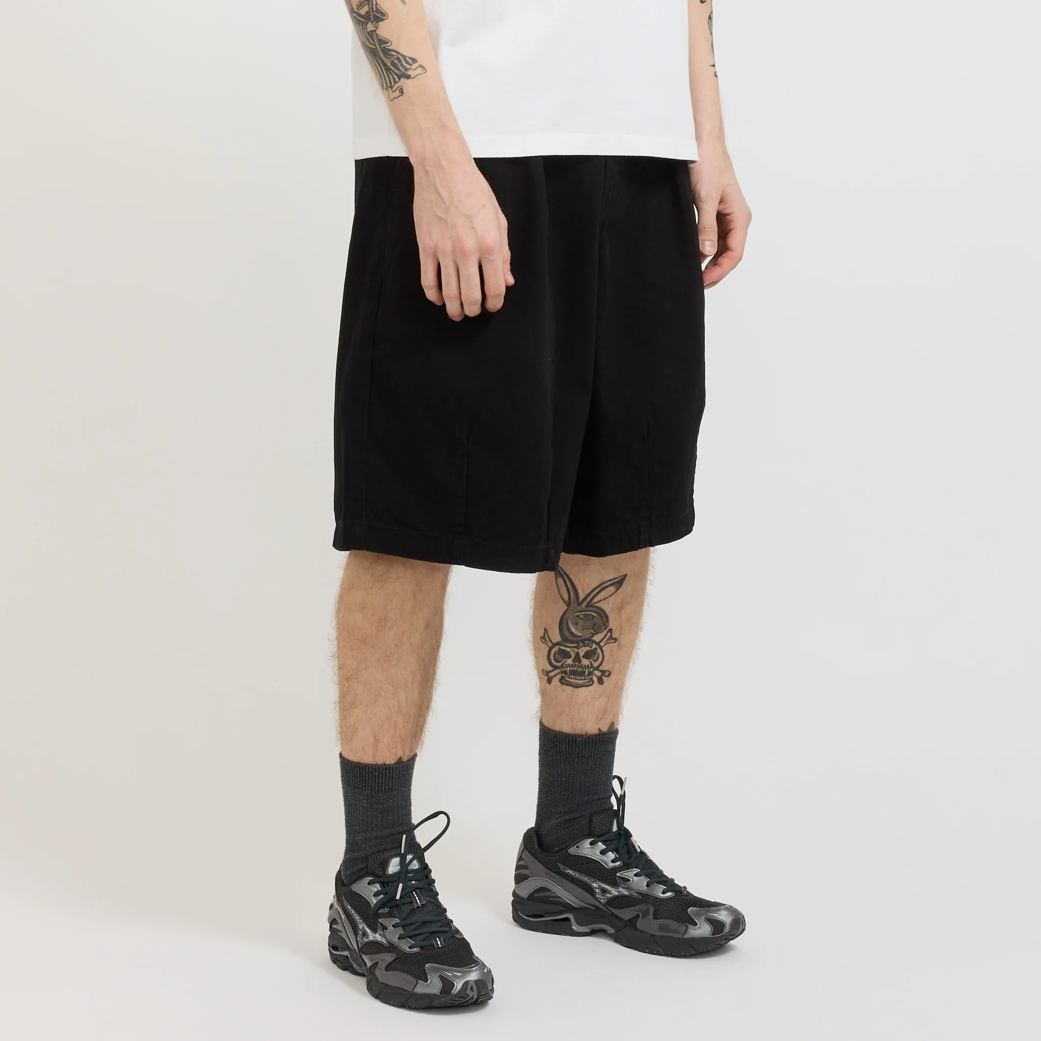Pleated Balloon Shorts Black - Image 4