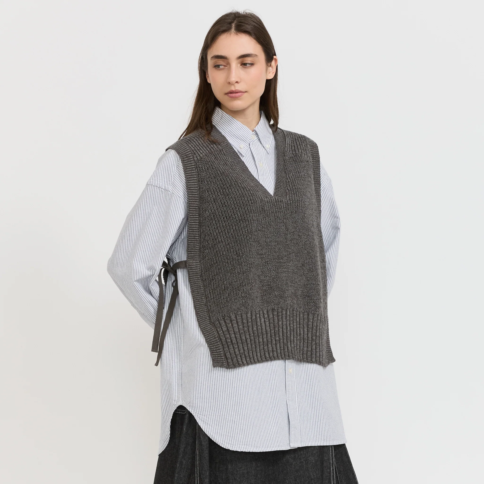 Side Ribbon Red Cross Vest Charcoal - Image 3