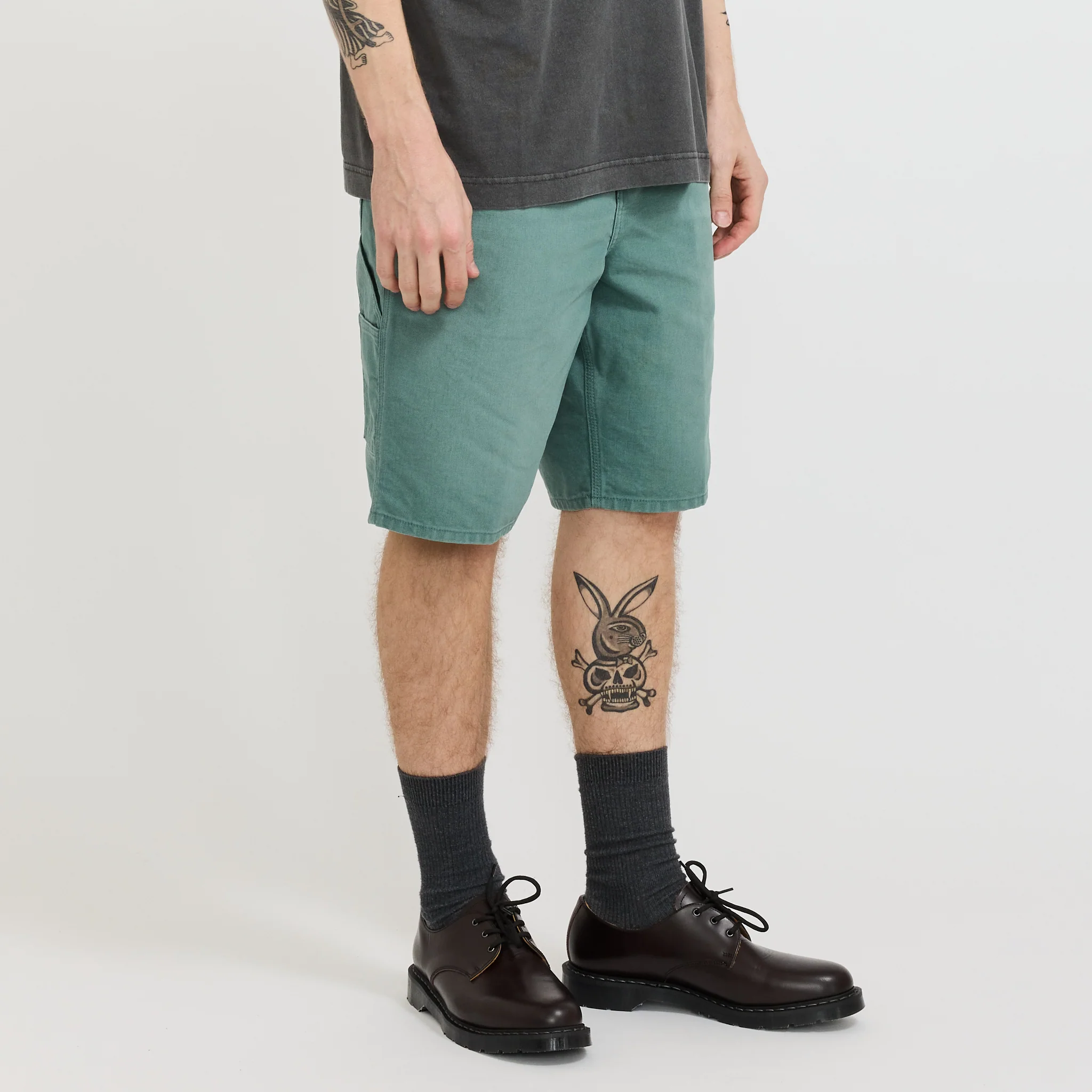 Single Knee Short Silver Pine